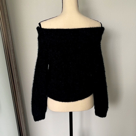 Off the shoulder sweater - Picture 2 of 3